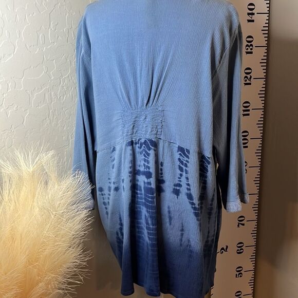 La Blues dip dyed gauze blouse. Mid-length sleeves w/ attached undergarment. - Picture 8 of 13